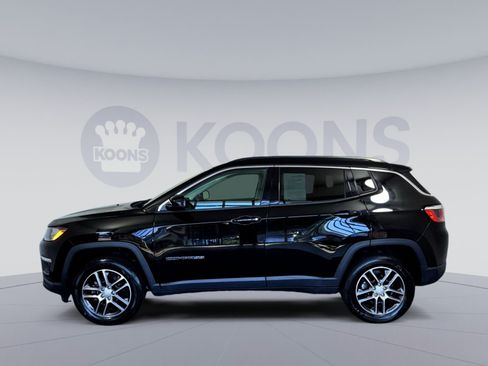 Used 2020 Jeep Compass Latitude w/ Cold Weather Group AWD/4WD image 2