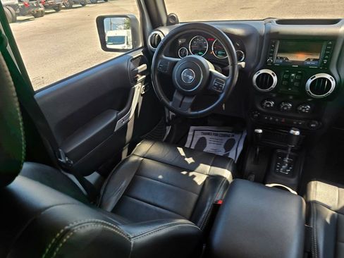 Used 2012 Jeep Wrangler Unlimited Sahara w/ Max Tow Pkg AWD/4WD image 35