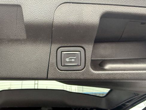 Used 2023 GMC Acadia SLE w/ Driver Convenience Package image 15