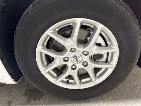 Used 2025 Chrysler Pacifica Select image 40