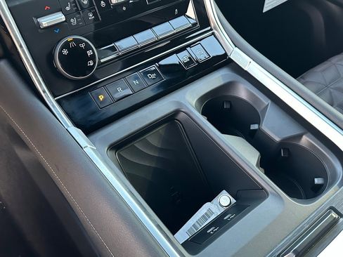 New 2025 Nissan Armada Platinum Reserve image 19