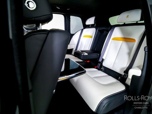 Used 2025 Rolls-Royce Cullinan AWD/4WD image 18