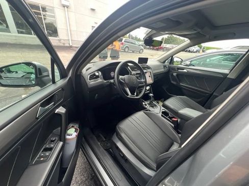 Used 2022 Volkswagen Tiguan SE FWD image 16