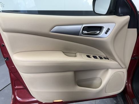 Used 2019 Nissan Pathfinder SL w/ Cargo Package image 23