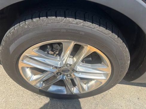 Used 2017 Ford Explorer XLT w/ Equipment Group 202A FWD image 17