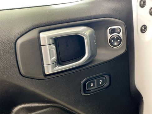 Used 2024 Jeep Wrangler Unlimited Rubicon AWD/4WD image 18
