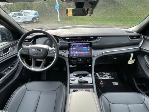 New 2025 Jeep Grand Cherokee L Limited w/ Black Appearance Package image 29