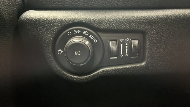 New 2026 Chrysler Pacifica Select FWD image 32