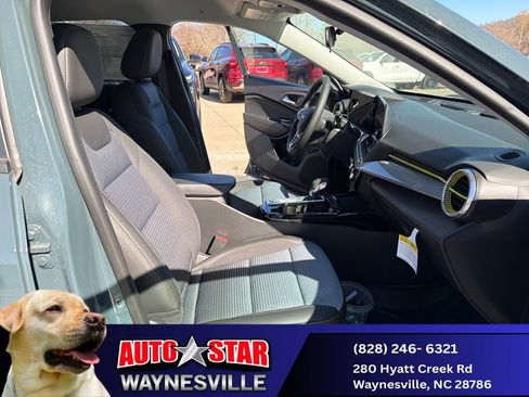 New 2025 Chevrolet Trax LT w/ Driver Confidence Package image 28