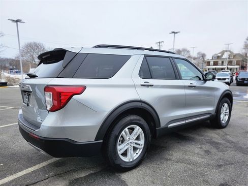 Used 2023 Ford Explorer XLT w/ Equipment Group 202A image 5