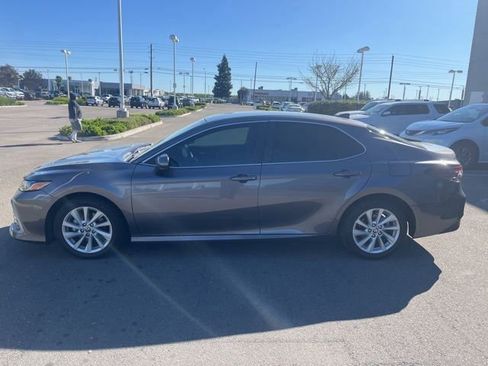 Used 2022 Toyota Camry LE image 8