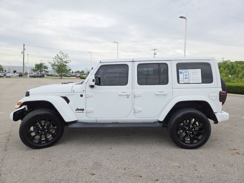 Used 2021 Jeep Wrangler Unlimited Sahara AWD/4WD image 12