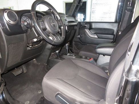 Used 2017 Jeep Wrangler Sport image 19