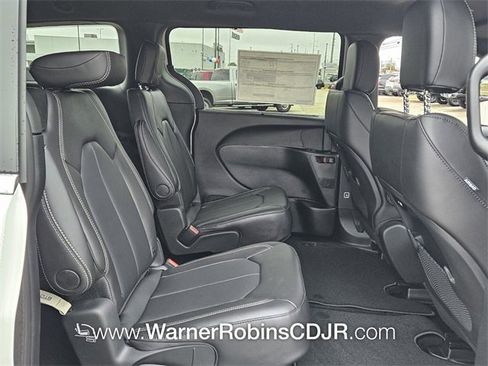 New 2026 Chrysler Pacifica Select image 17