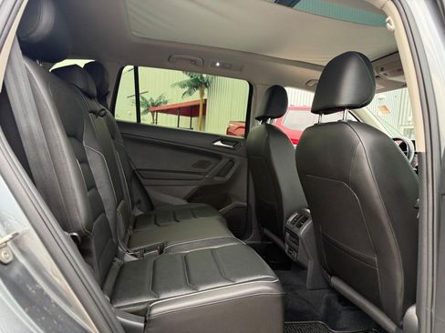 Used 2018 Volkswagen Tiguan SEL Premium AWD/4WD image 13