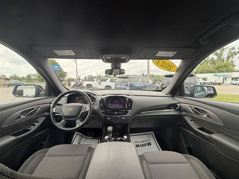 Used 2023 Chevrolet Traverse LT AWD/4WD image 15