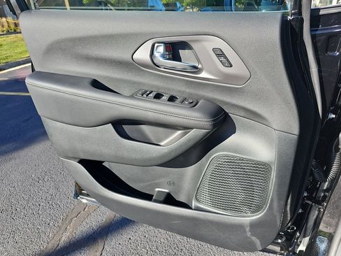 New 2026 Chrysler Pacifica Select image 27