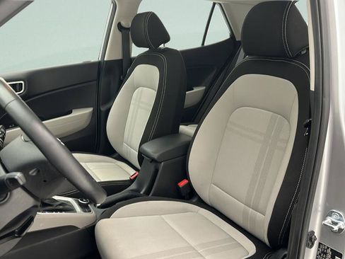 Used 2025 Hyundai Venue SEL FWD image 14