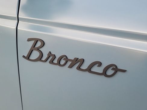 Used 2021 Ford Bronco Badlands image 9