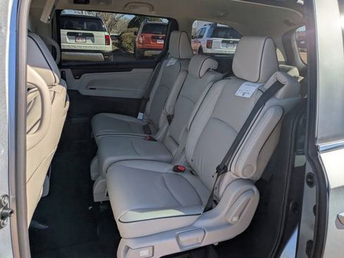 New 2026 Honda Odyssey Touring image 14