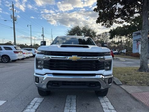 Used 2024 Chevrolet Silverado 2500 LT image 2