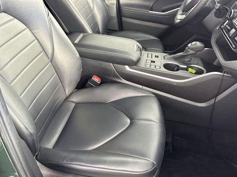 Used 2023 Toyota Highlander XLE image 18