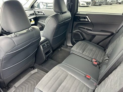 Used 2025 Mitsubishi Outlander SE AWD/4WD image 34