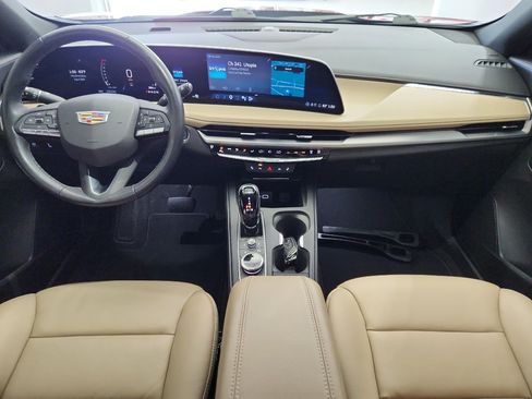 Used 2024 Cadillac XT4 Luxury w/ Cold Weather Package image 7
