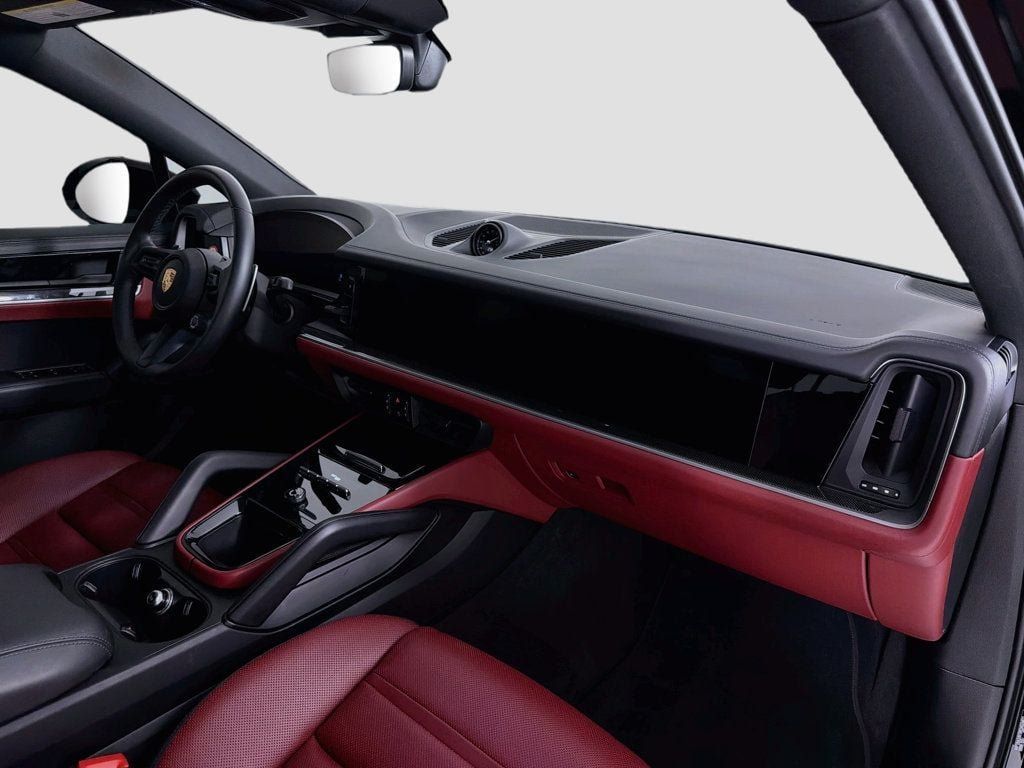 Certified 2024 Porsche Cayenne Coupe AWD/4WD image 30