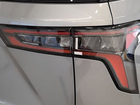 Used 2025 Chevrolet Equinox LT image 12