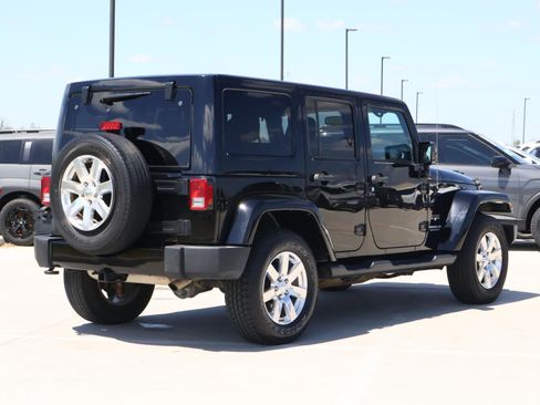 Used 2017 Jeep Wrangler Unlimited Sahara w/ Connectivity Group image 4