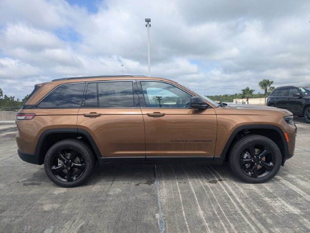 New 2026 Jeep Grand Cherokee Limited w/ Limited Altitude Package AWD/4WD image 3