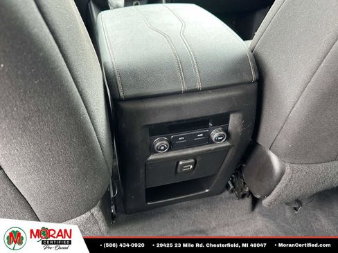 Used 2021 Chevrolet Traverse LT FWD image 14