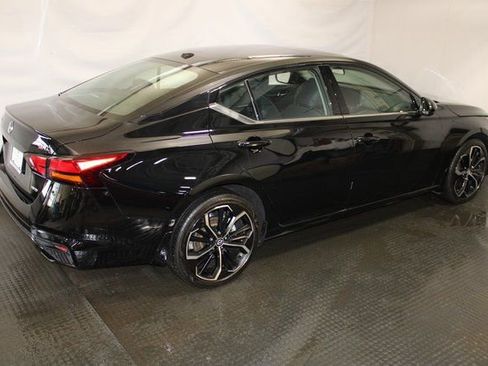 Used 2024 Nissan Altima 2.5 SR w/ SR Premium Package image 5