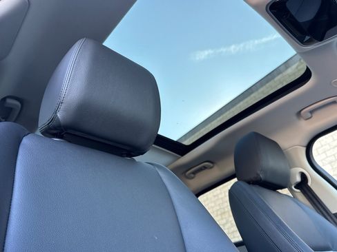 Certified 2025 Land Rover Range Rover Velar Dynamic SE image 18