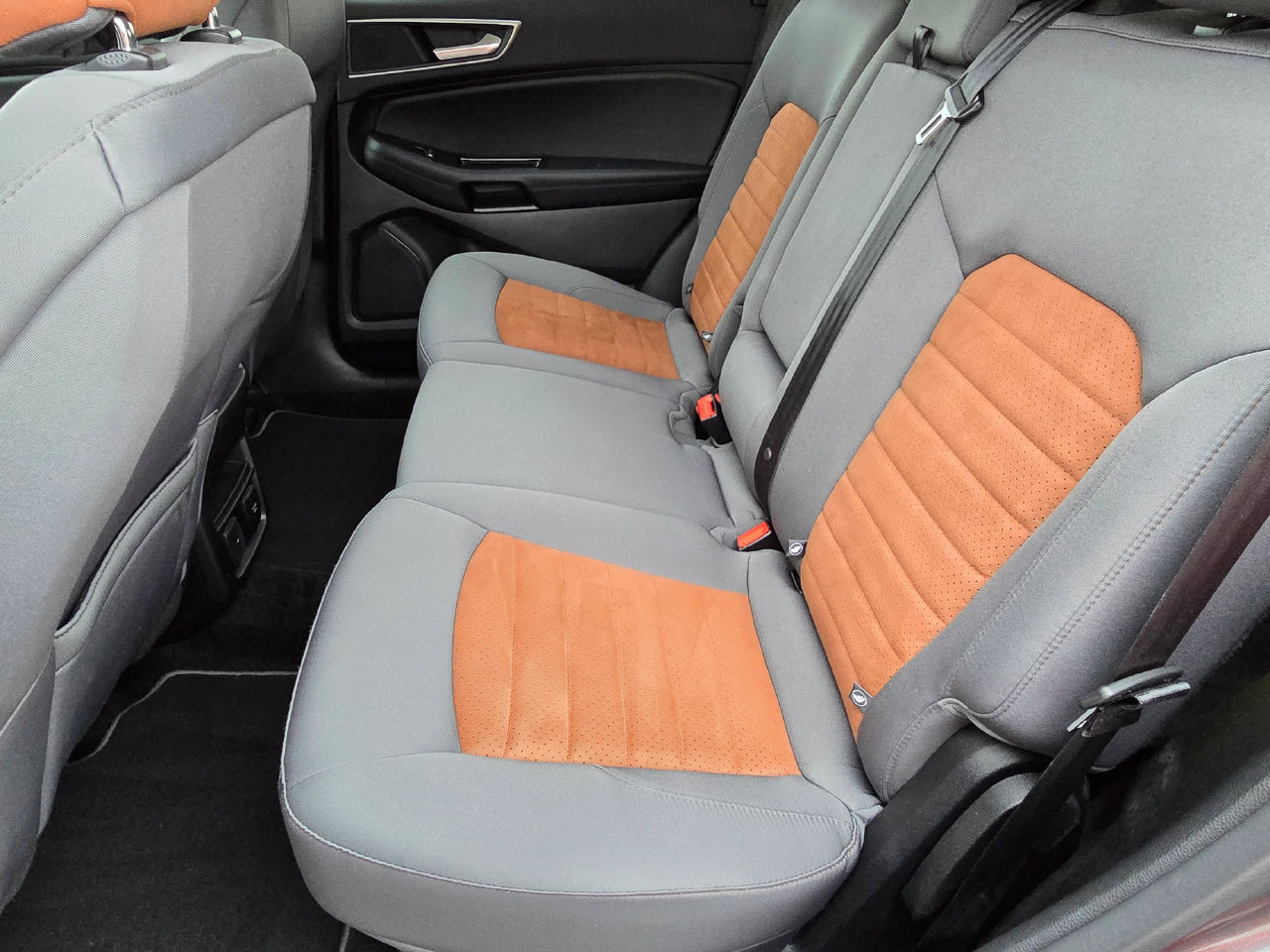 Used 2018 Ford Edge SEL w/ Equipment Group 201A FWD image 23