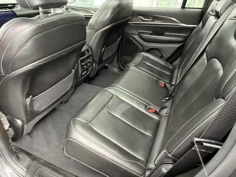 Used 2024 Jeep Grand Cherokee Limited image 17