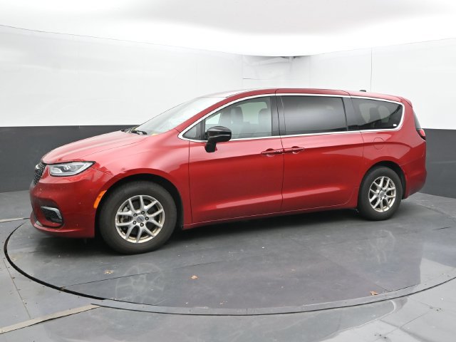 Used 2025 Chrysler Pacifica Select FWD image 8