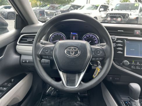 Used 2018 Toyota Camry LE FWD image 16