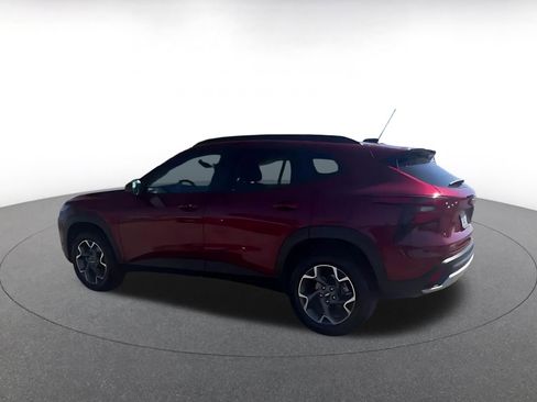 Used 2025 Chevrolet Trax LT w/ LT Convenience Package image 9