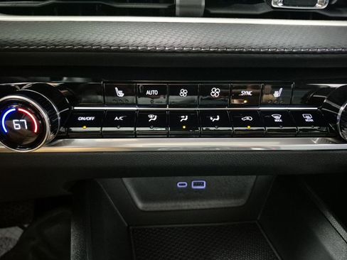 New 2026 Chevrolet Equinox LT w/ Convenience Package II FWD image 22