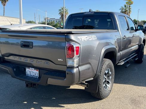 Used 2021 Toyota Tacoma TRD Off-Road w/ Technology Package AWD/4WD image 4