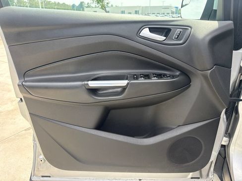 Used 2015 Ford Escape SE w/ Equipment Group 201A FWD image 13