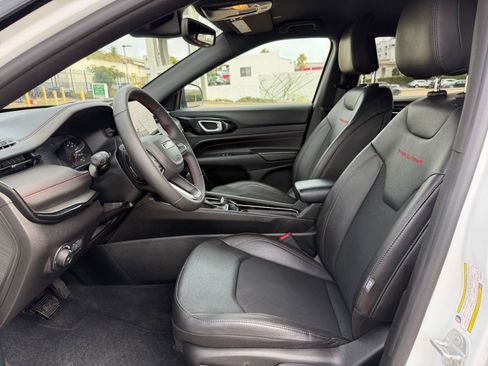 Used 2025 Jeep Compass Trailhawk w/ Trailer Tow Group image 25