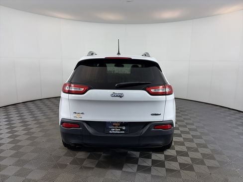 Used 2016 Jeep Cherokee Latitude image 4