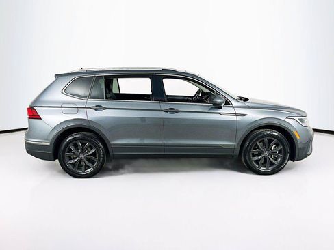 Certified 2024 Volkswagen Tiguan SE w/ Panoramic Sunroof Package AWD/4WD image 4