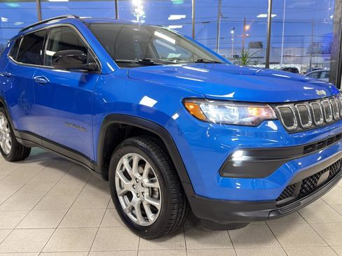 Used 2022 Jeep Compass Latitude image 3