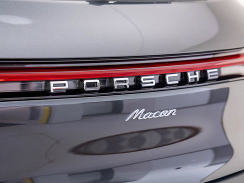 Certified 2026 Porsche Macan AWD/4WD image 36