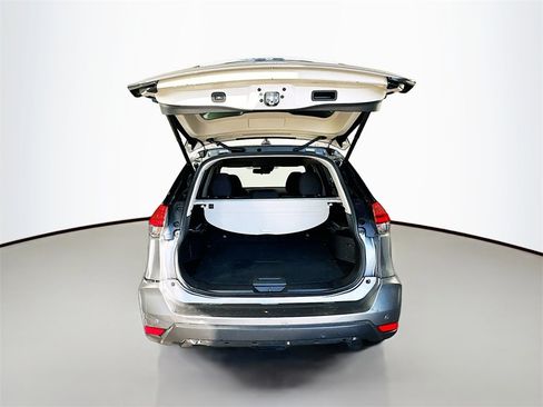 Used 2019 Nissan Rogue SV w/ Premium Package image 27