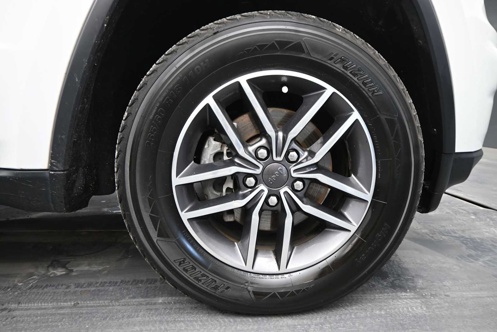 Used 2019 Jeep Grand Cherokee Limited w/ Trailer Tow Group IV AWD/4WD image 10